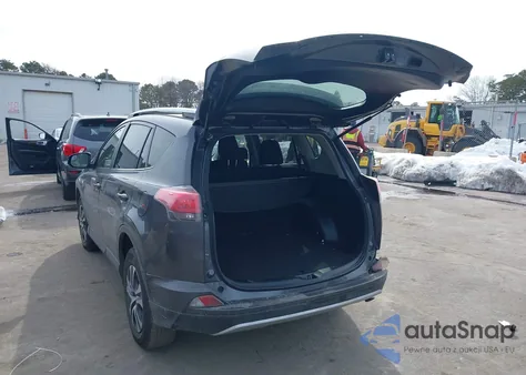 2017 Toyota Rav4 Le z USA, uszkodzony, nr VIN JTMBFREV5HJ161756